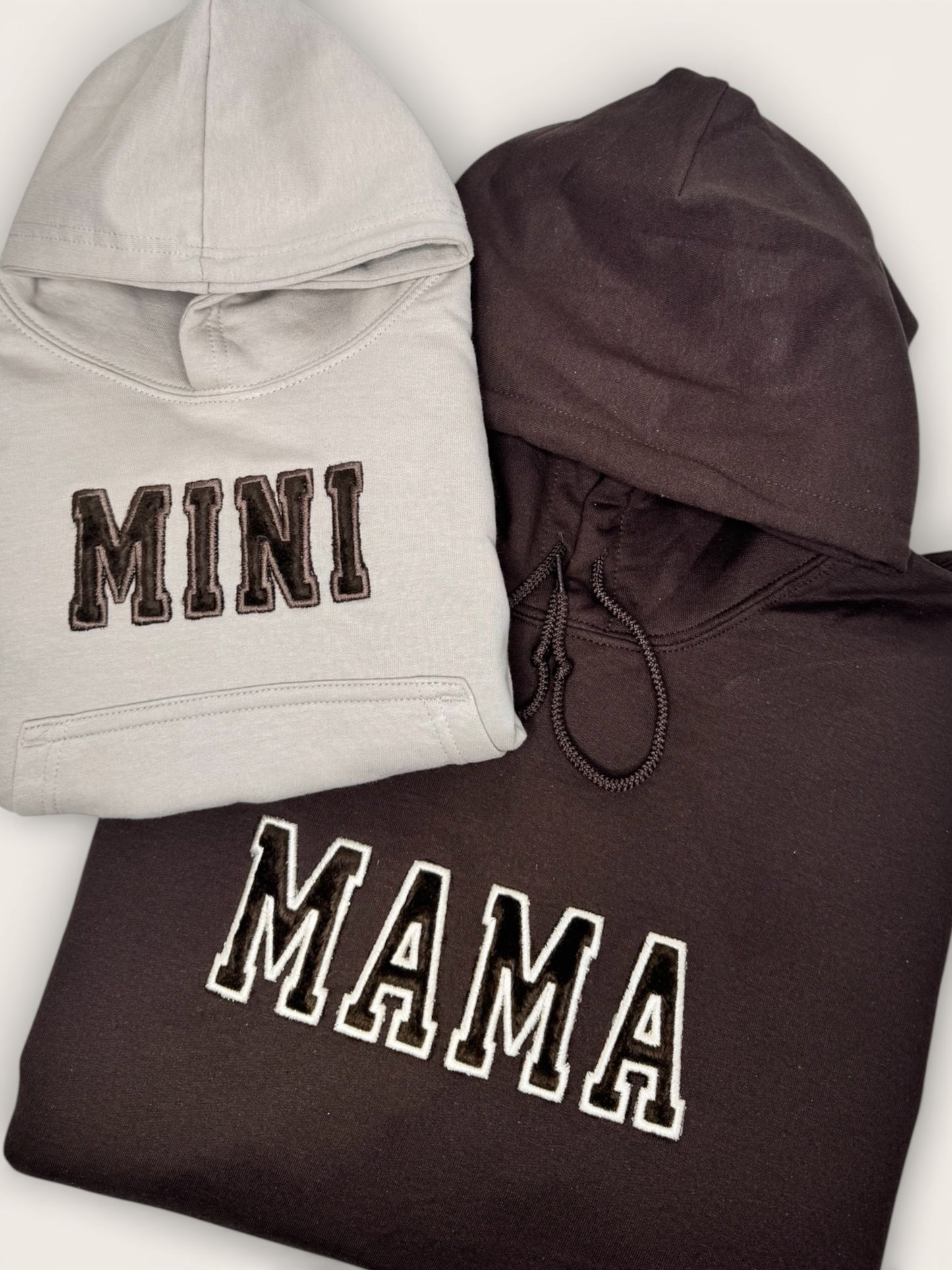 MAMA ONLY APPLIQUE FLUFFY WRITING HOODIE